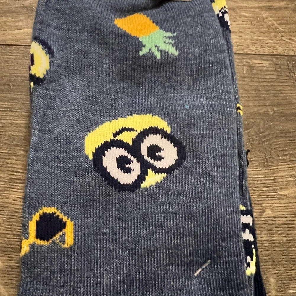2 Pairs of Minions Crew Socks SZ 10-13 Shoe SZ‎ 6.5-12 NEW
